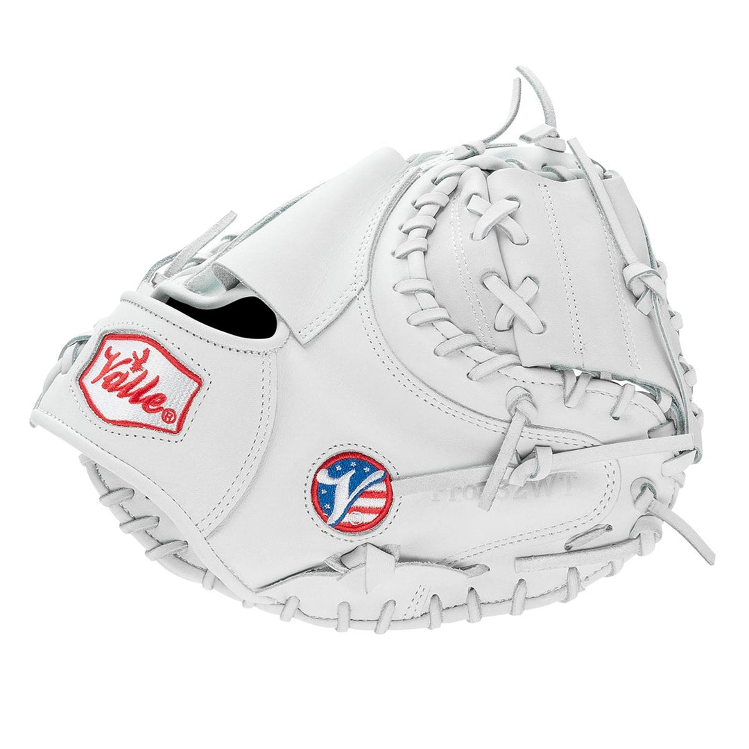 EAGLE PRO 32WT WEIGHTED MITT - right facing 