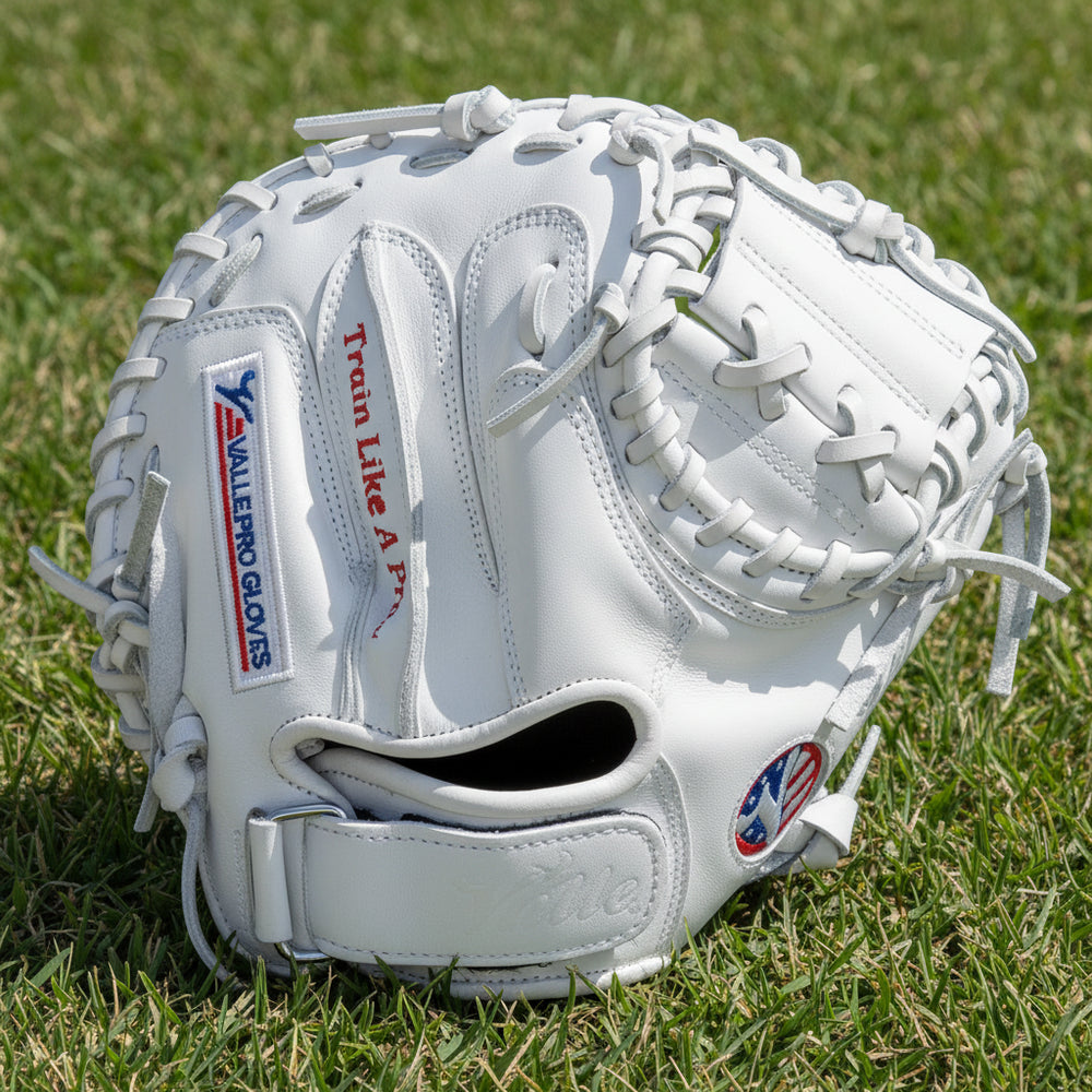 Eagle 27SWT Weighted Mitt - in grass